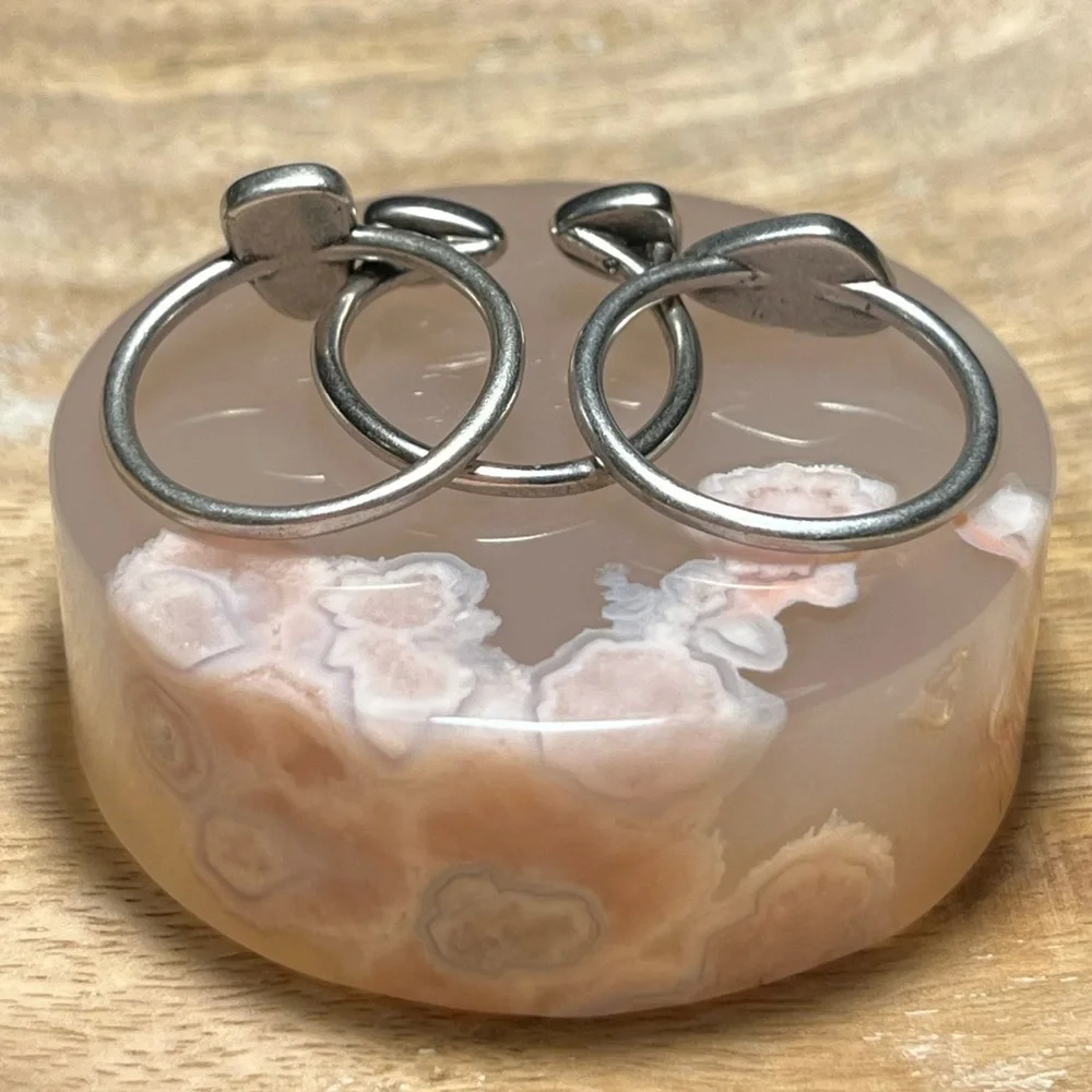 Kendra Scott Ivy Ring Set in Navy Silver-tone - Picture 5 of 10